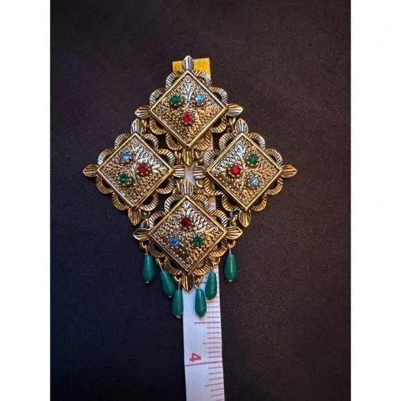Sarah Coventry Gold Brooch Blue Red & Green Rhinestones Articulated - Picture 6 of 6